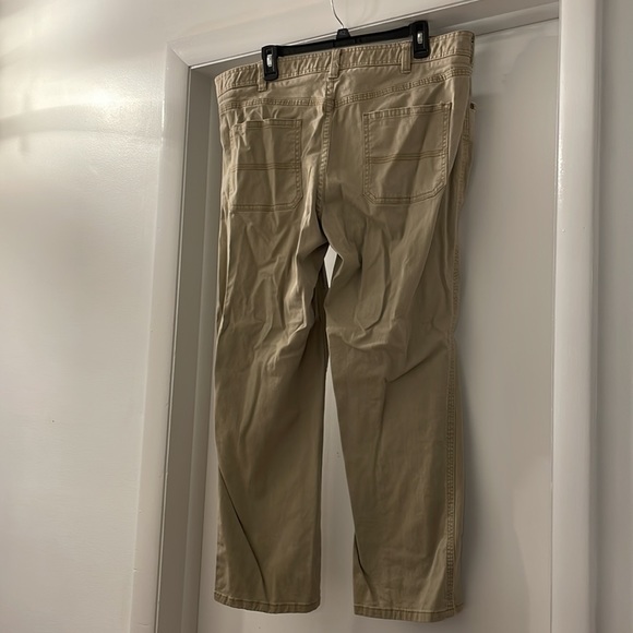 G.H. Bass & Co Men’s 38W x 3OL Khaki Pants - Picture 2 of 2